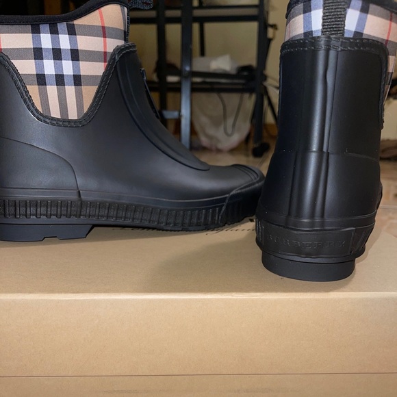 Burberry-Vintage check neoprene& rubber rain boots - Picture 5 of 8